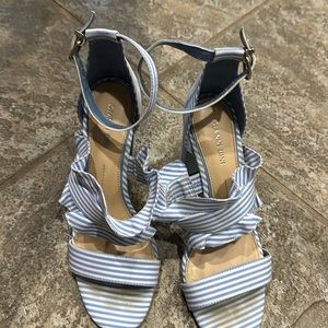 Gianni Bini blue/white stripe heels size 8